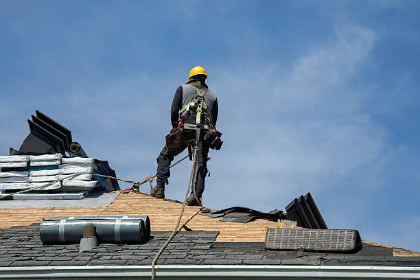 Professional Roofing technician working in Saginaw, MI
